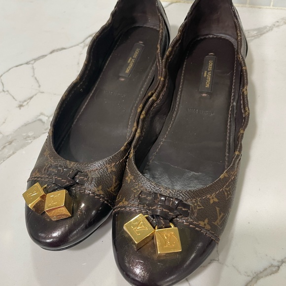 Louis Vuitton Flats - Picture 1 of 5